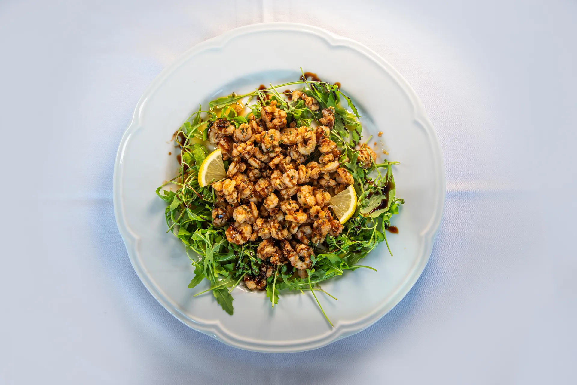 Salata od rukole s pirjanim gamborima i limunom